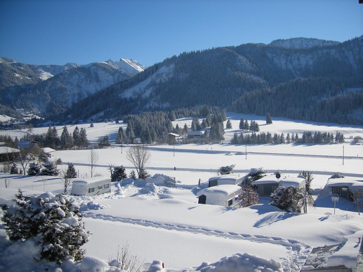 Camping Alpenwelt Hotel Tannheim Exterior photo